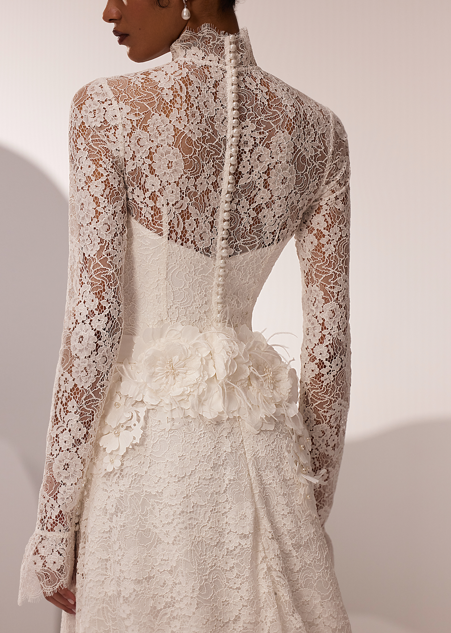 CHANTILLY LACE WEDDING DRESS