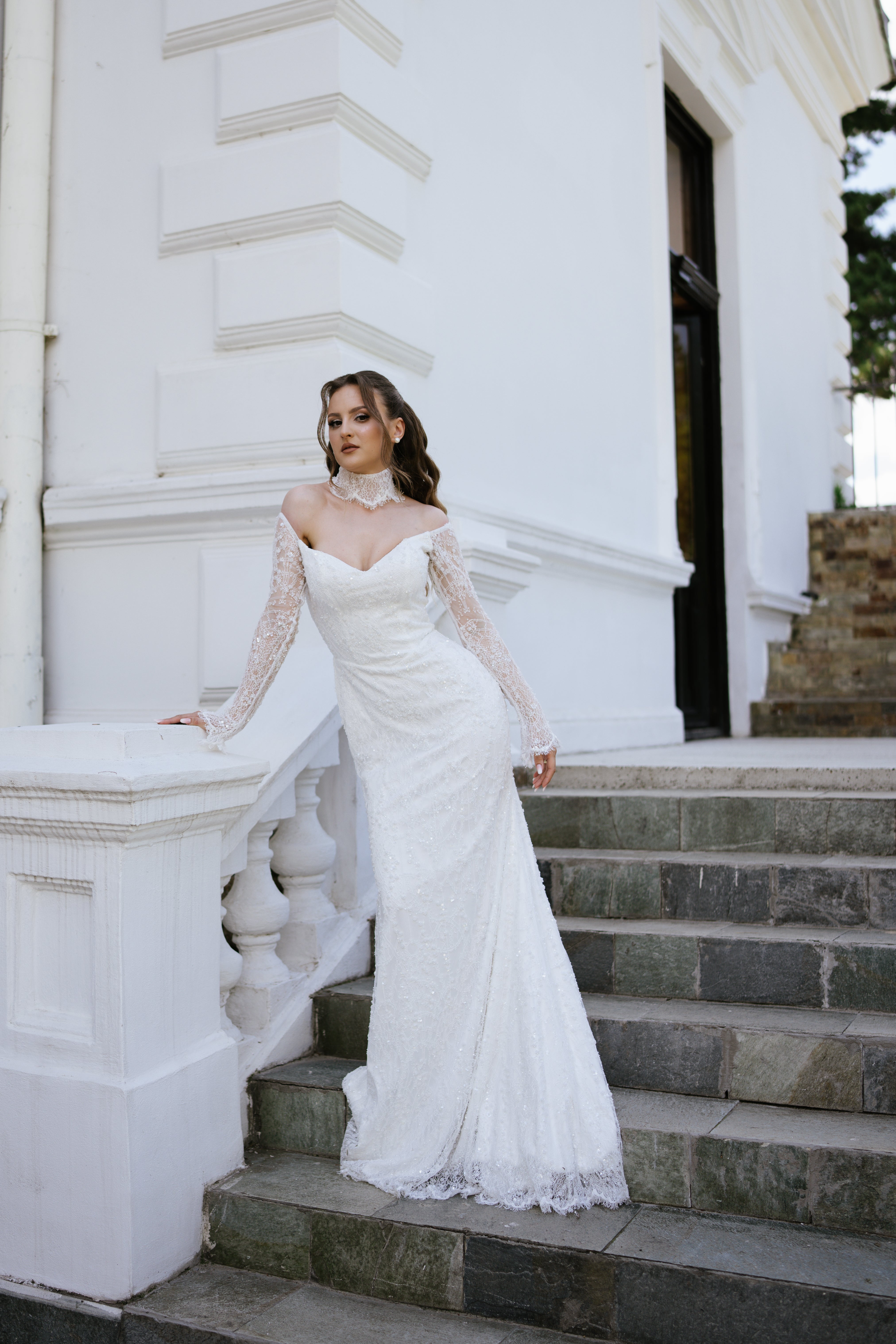 Luxury Mermaid Wedding Dress with Chantilly Lace, Off-Shoulder Sleeves and High Lace Collar