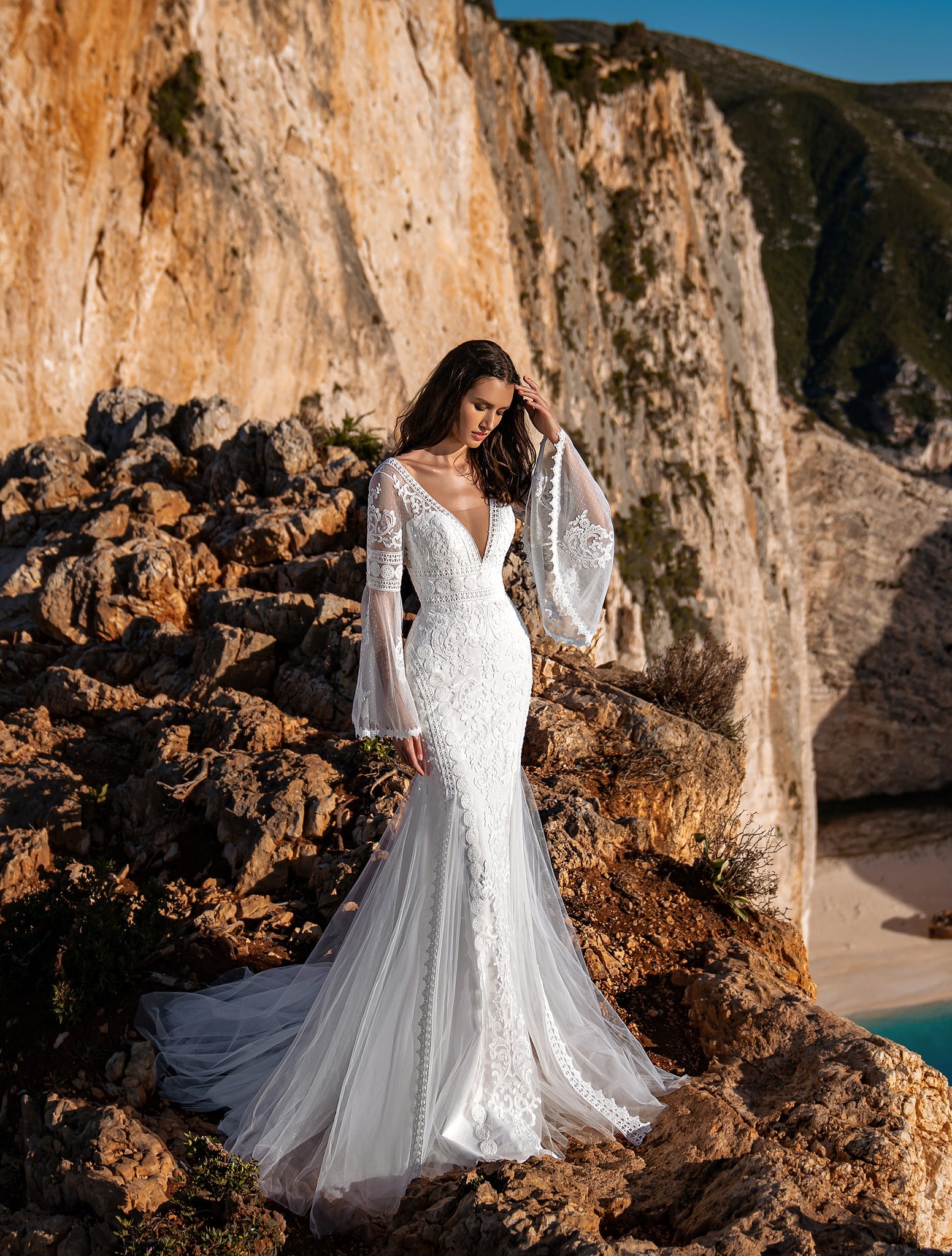 BOHO CHIC LACE WEDDING DRESS WITH SLEEVES