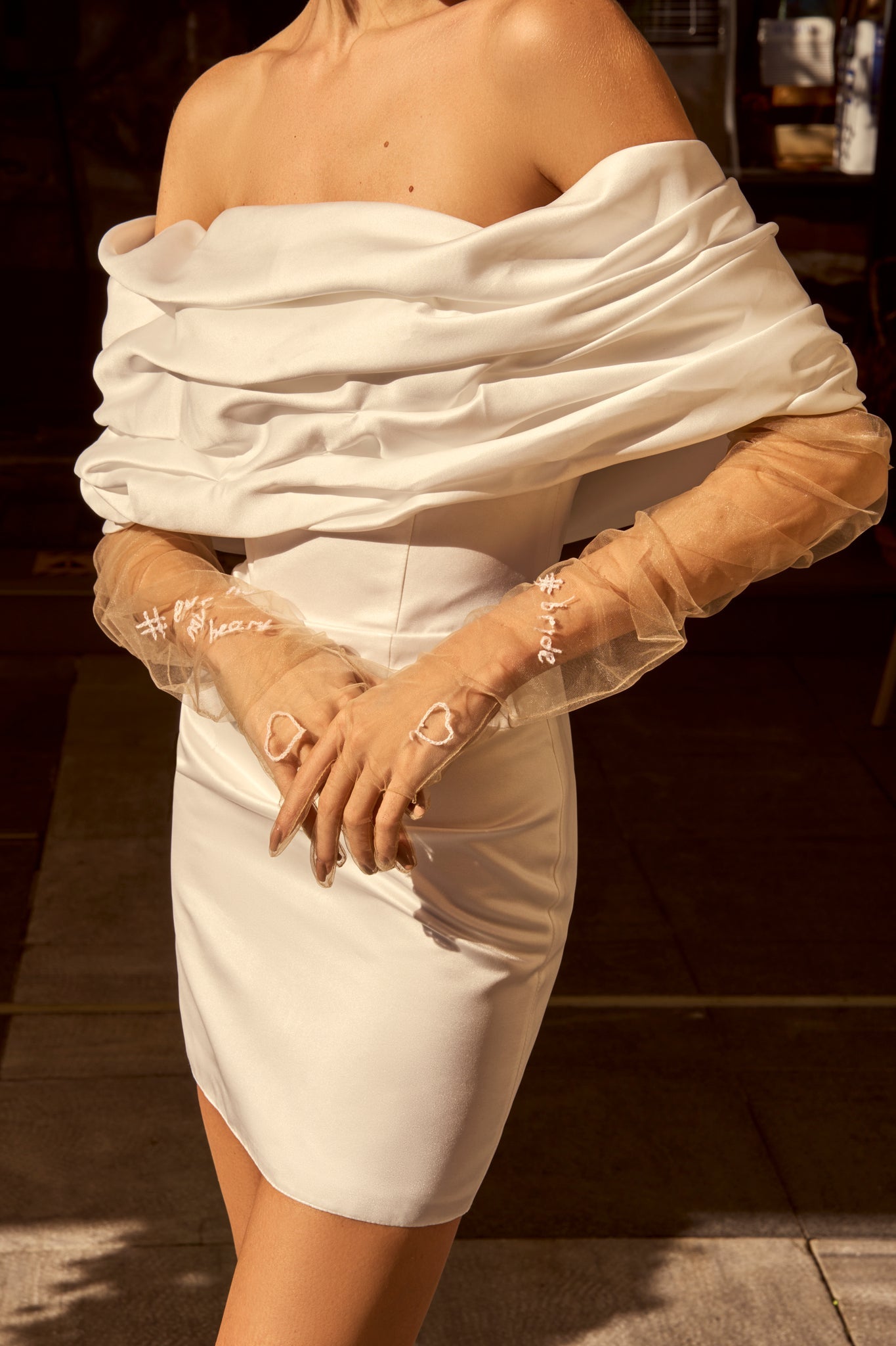CIVIL WEDDING DRESS WITH BARE SHOULDERS AND DRAPING