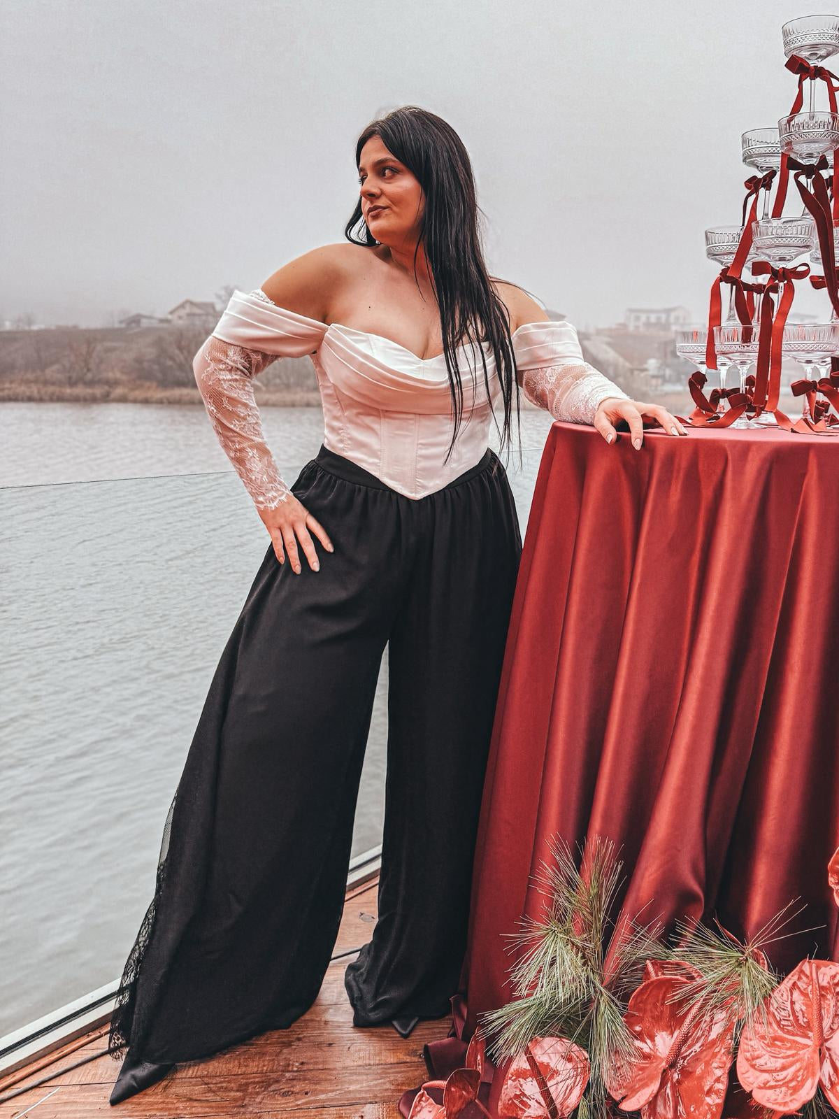 CORSET WITH DETACHABLE SLEEVES
