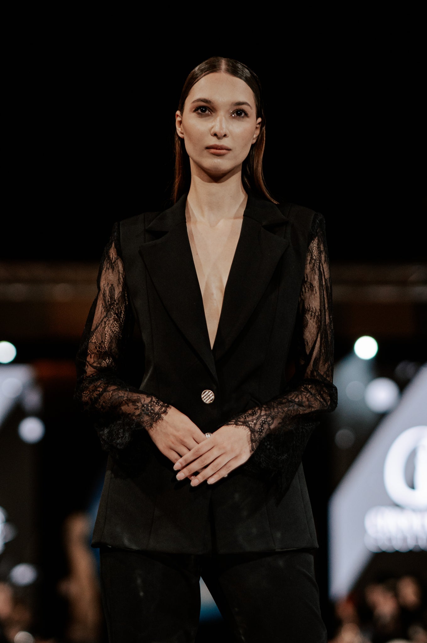 ELEGANT SUIT WITH LACE BLAZER AND PANTS