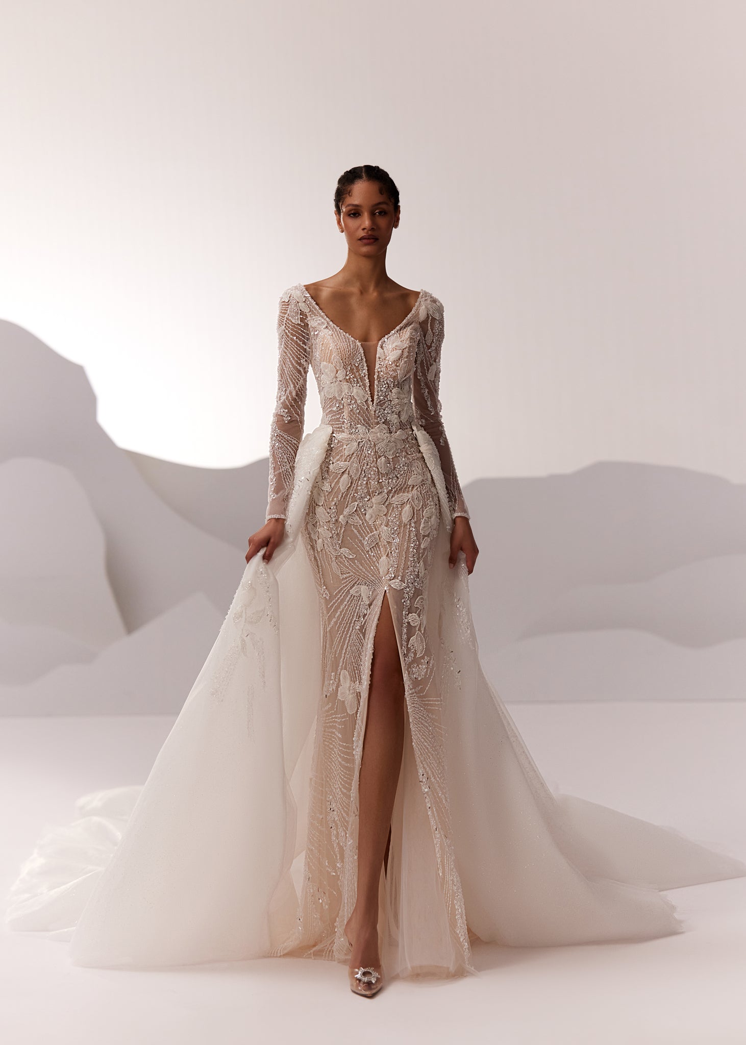 LUXURIOUS WEDDING DRESS