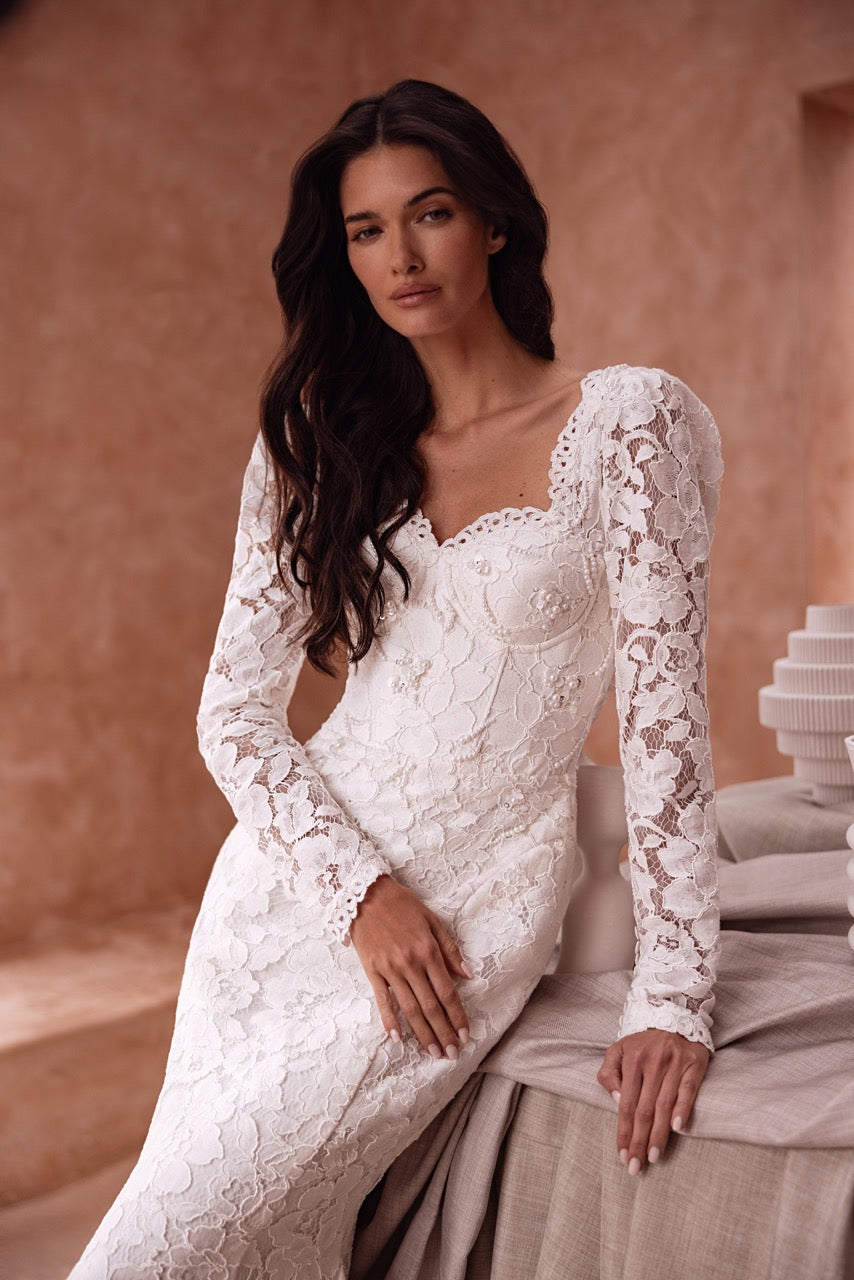 Long-Sleeve Lace Mermaid Wedding Dress with Sweetheart Neckline