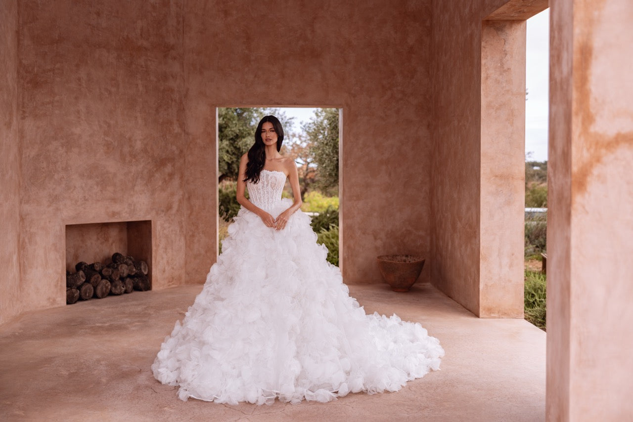 Strapless Lace Corset Ball Gown Wedding Dress with 3D Flowers Tulle Skirt