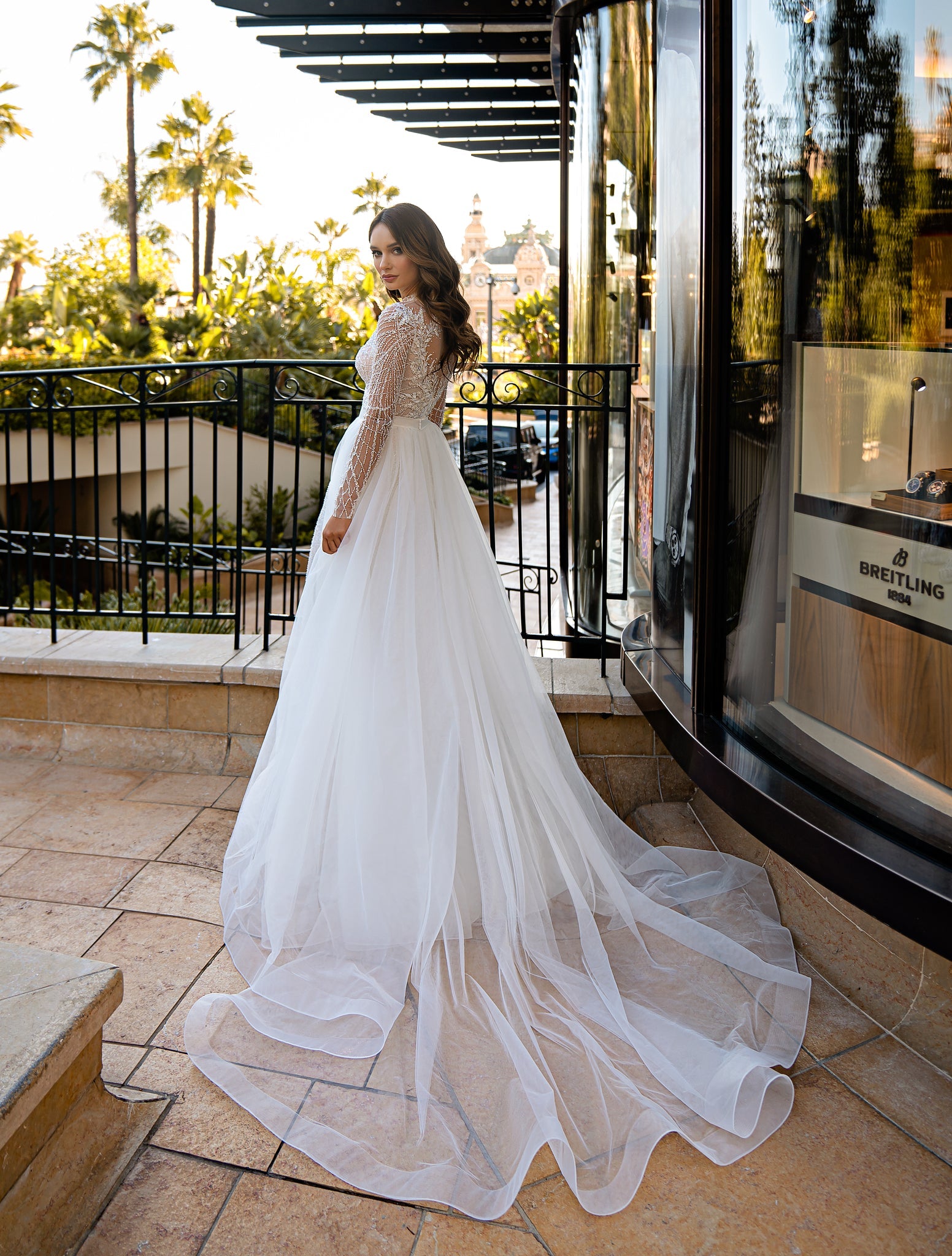 SIREN WEDDING DRESS WITH NECK ACCESSORY