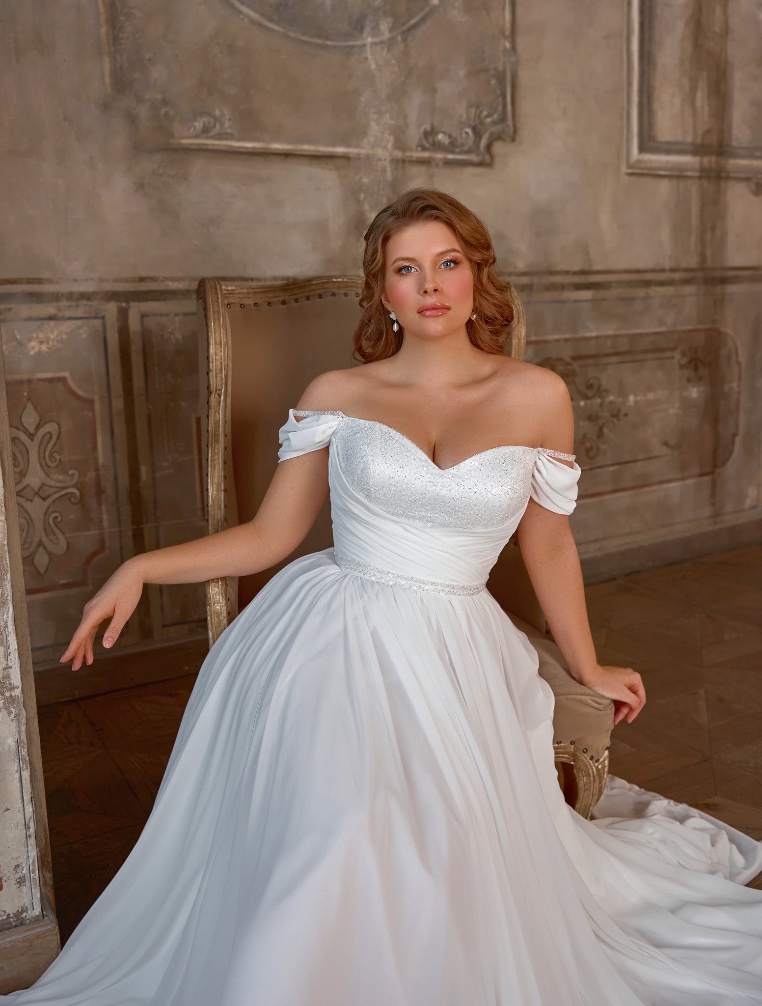 WEDDING DRESS IN CHIFFON WITH WAIST DETAIL