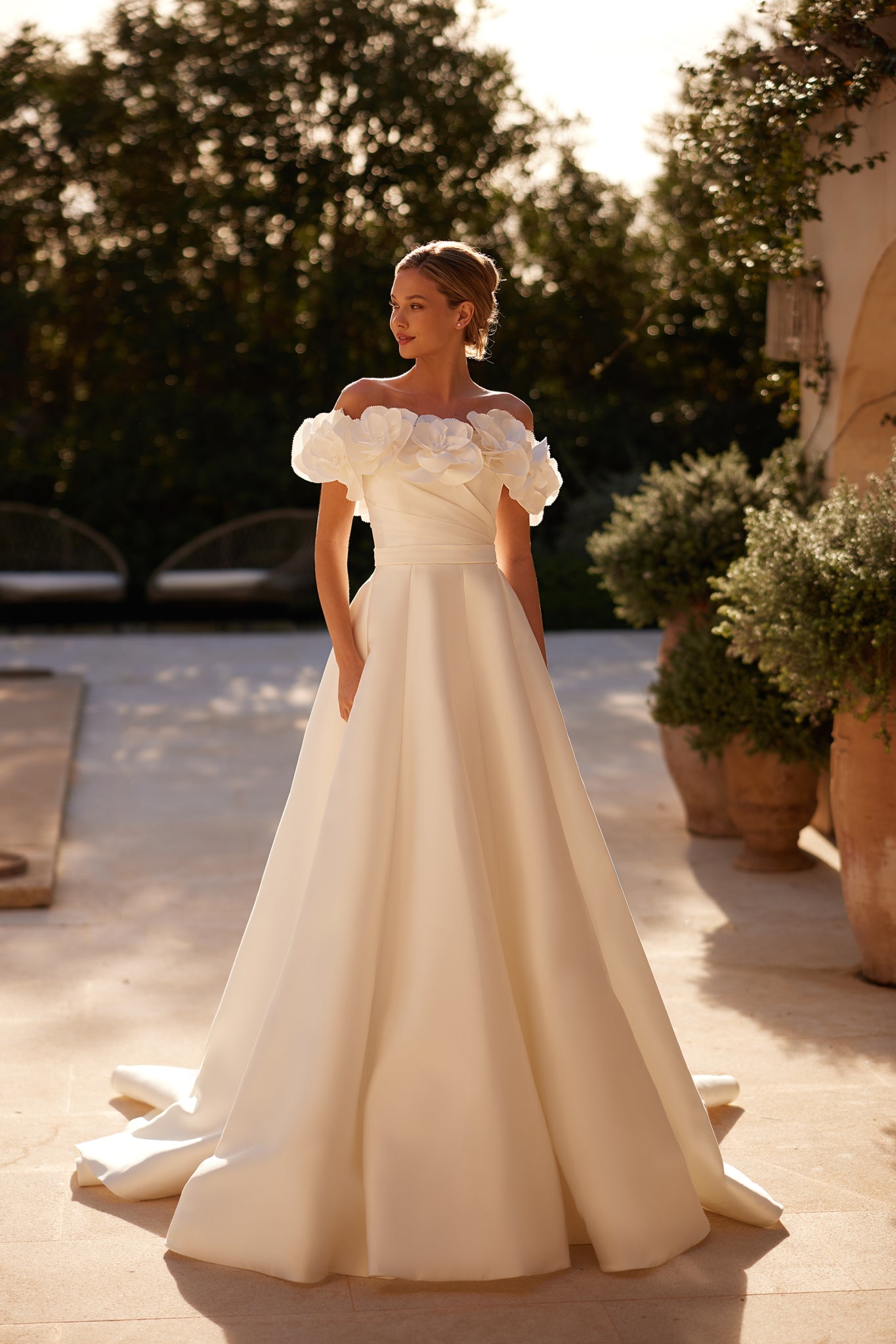 WEDDING DRESS WITH LARGE FLOWERS