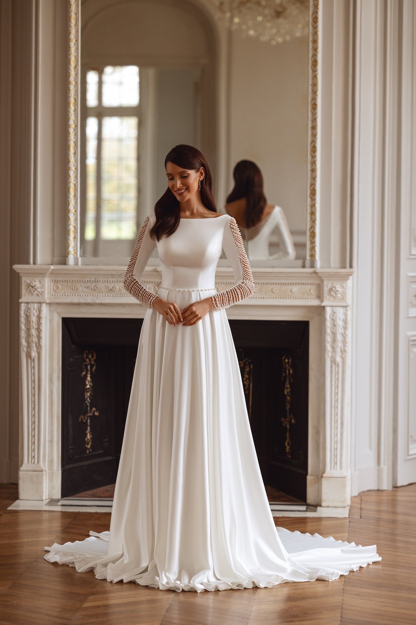 Wedding Dress with Long Sleeves and Accessories