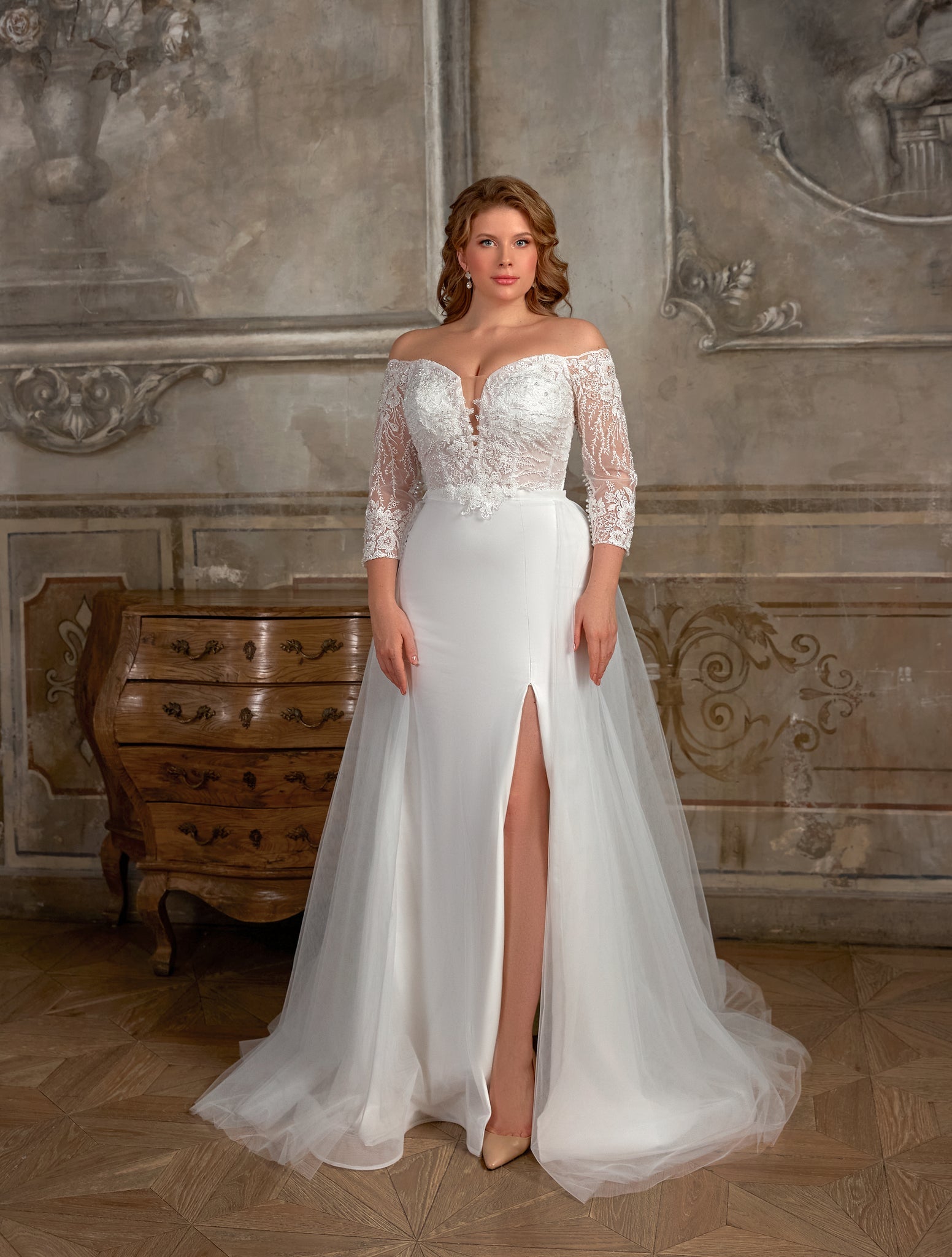 Wedding Dress with Slit and Detachable Train