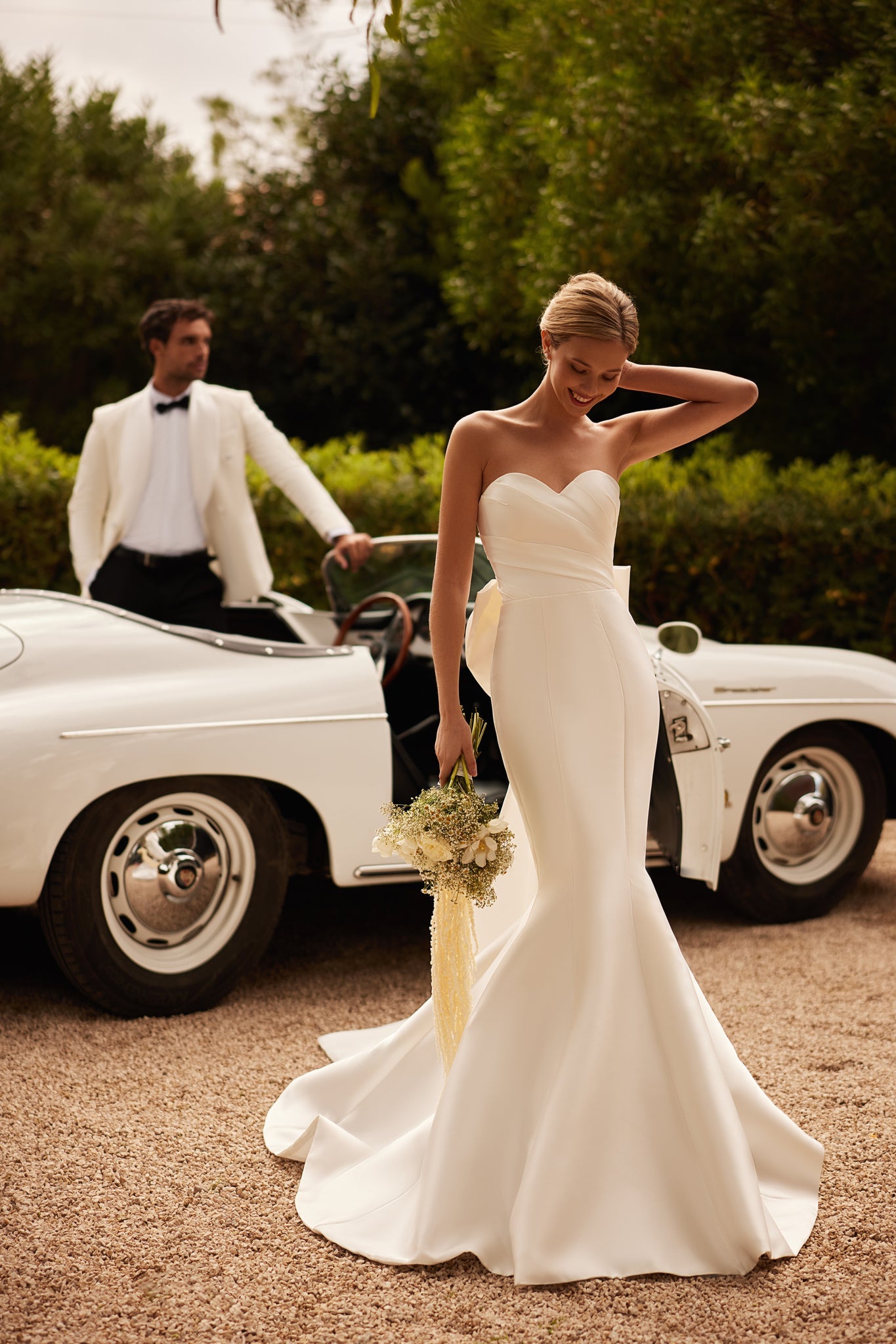 AMELIA DRESS - PURE ELEGANCE IN MODERN STYLE