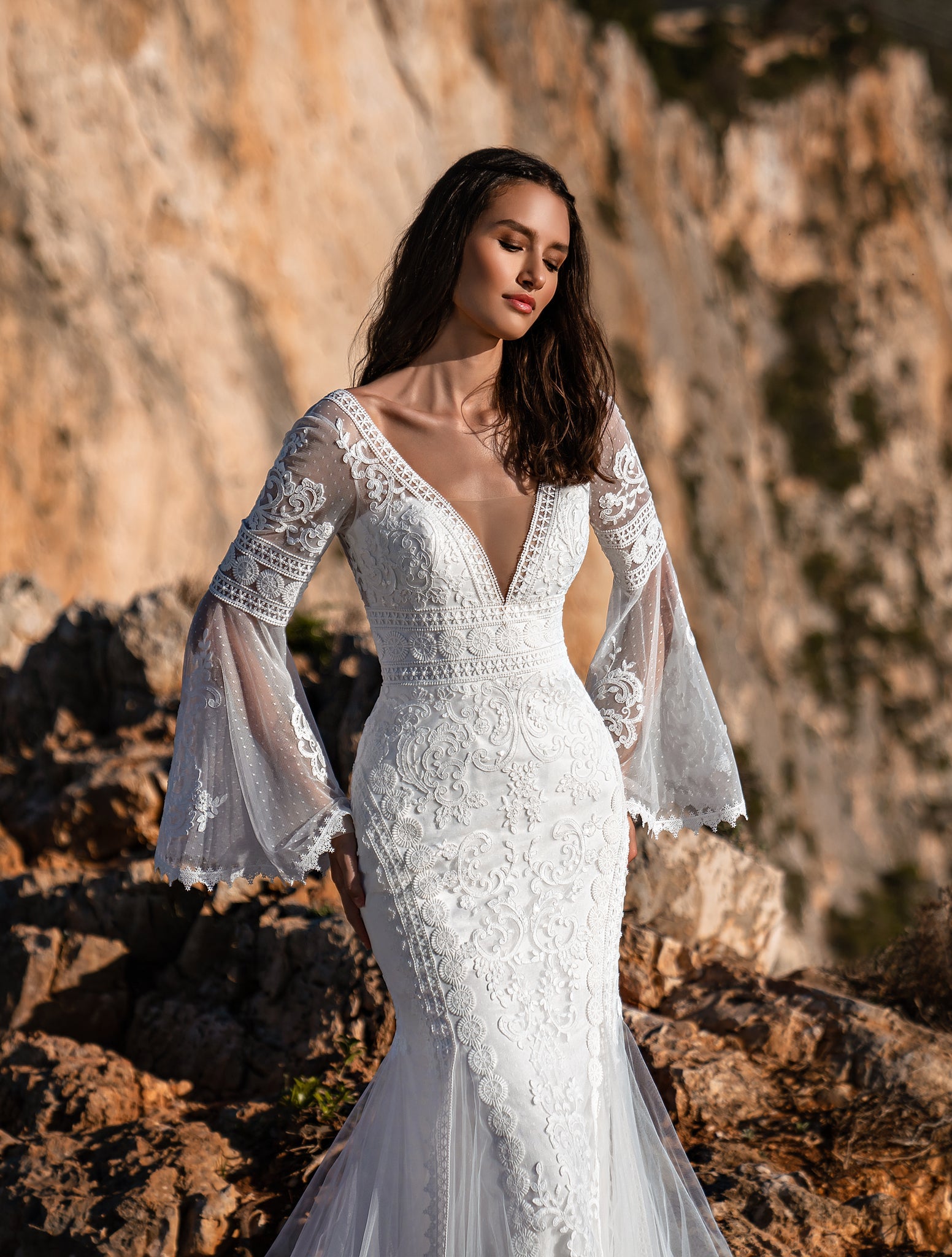 BOHO CHIC LACE WEDDING DRESS WITH SLEEVES
