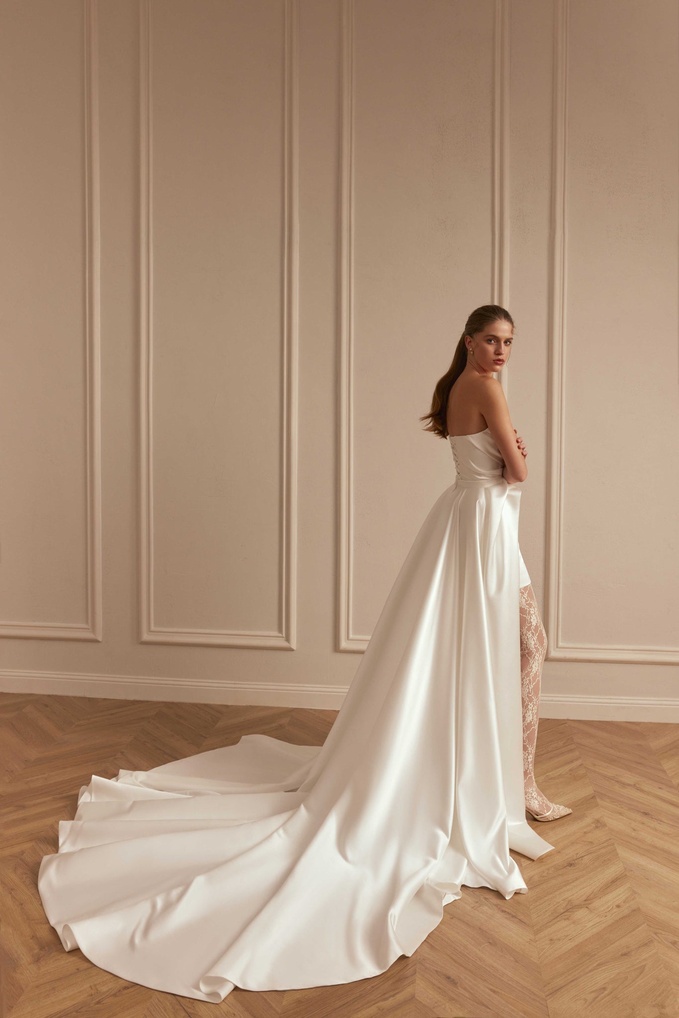 Detachable train in duchesse taffeta