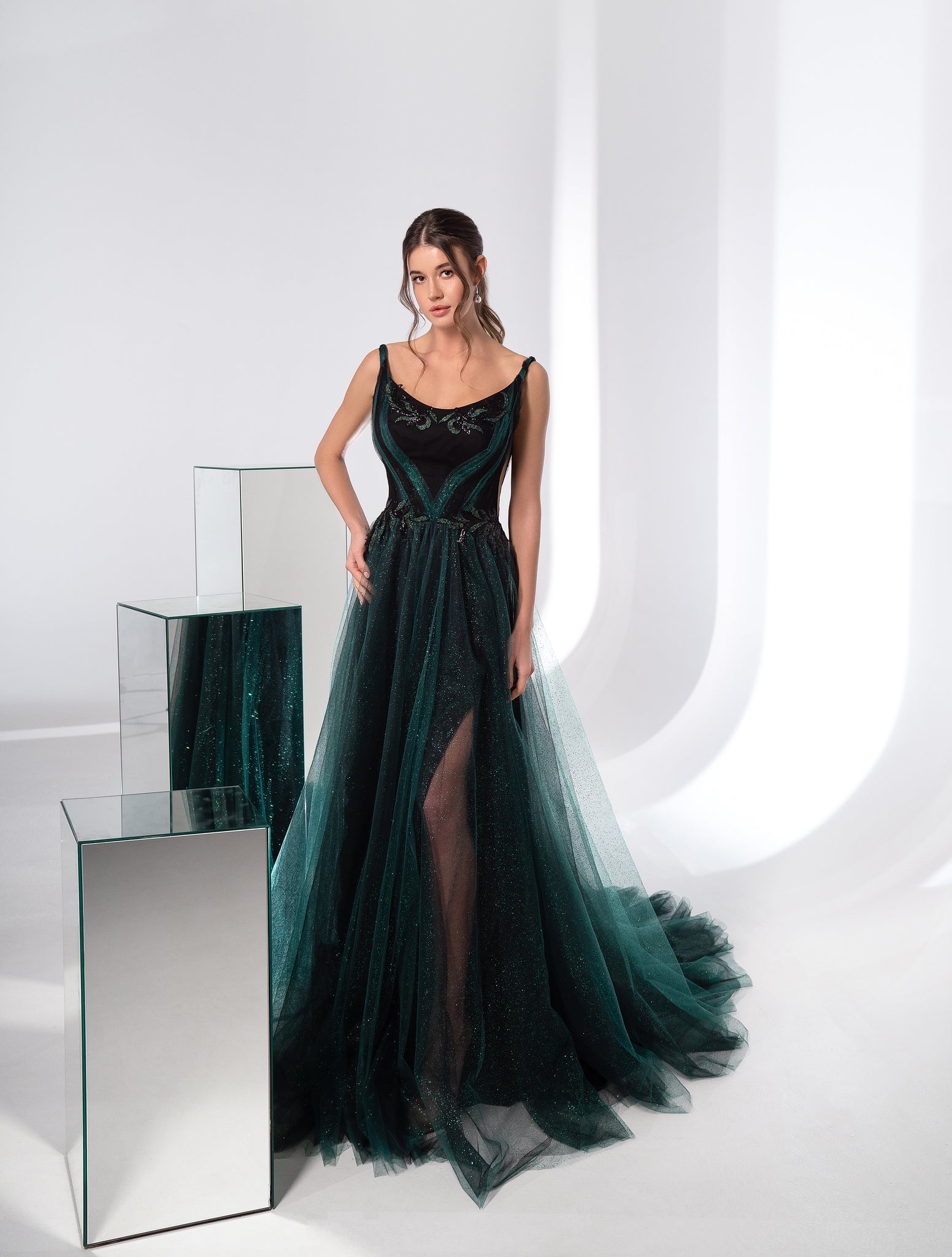 EMERALD GREEN EVENING DRESS GLOW