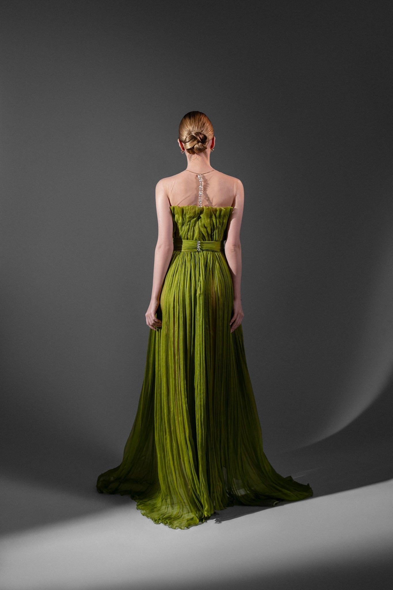EVENING DRESS IN NATURAL CRÊPE SILK