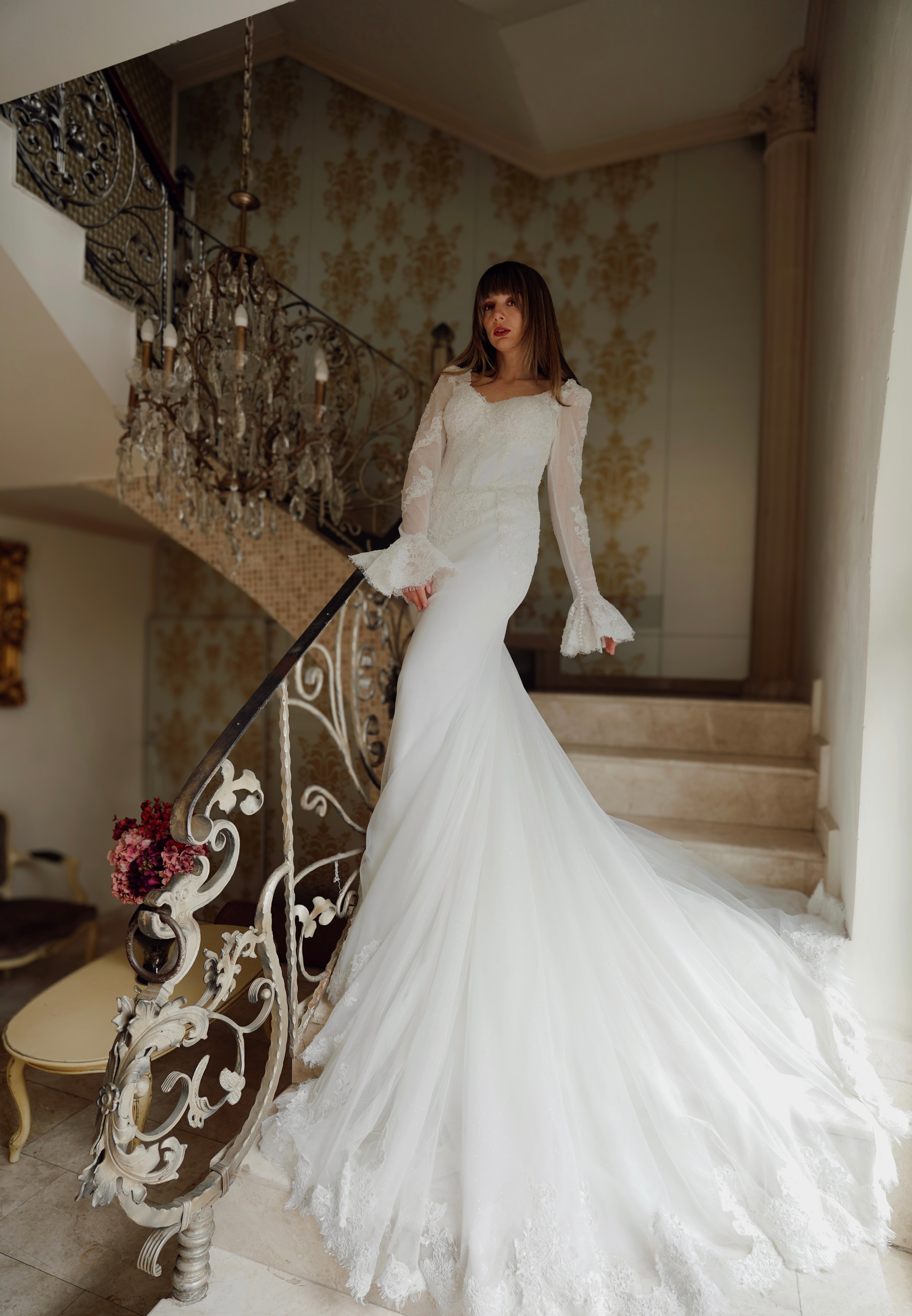 Elegant Chantilly Lace Mermaid Wedding Gown