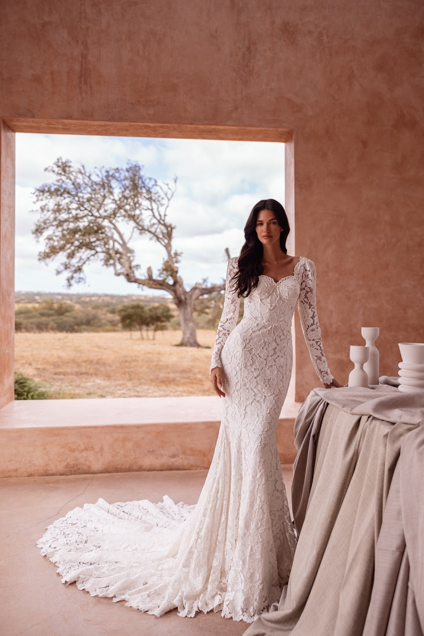 Long-Sleeve Lace Mermaid Wedding Dress with Sweetheart Neckline
