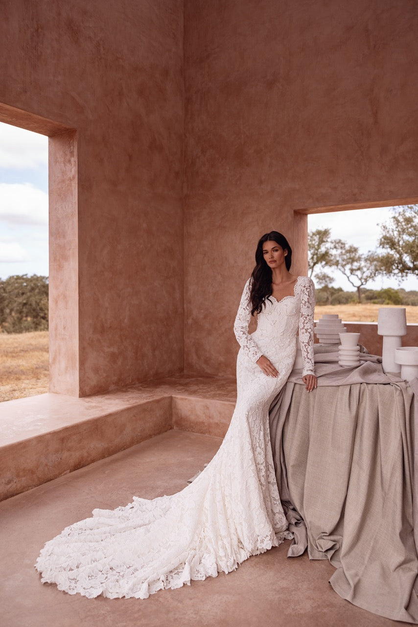 Long-Sleeve Lace Mermaid Wedding Dress with Sweetheart Neckline