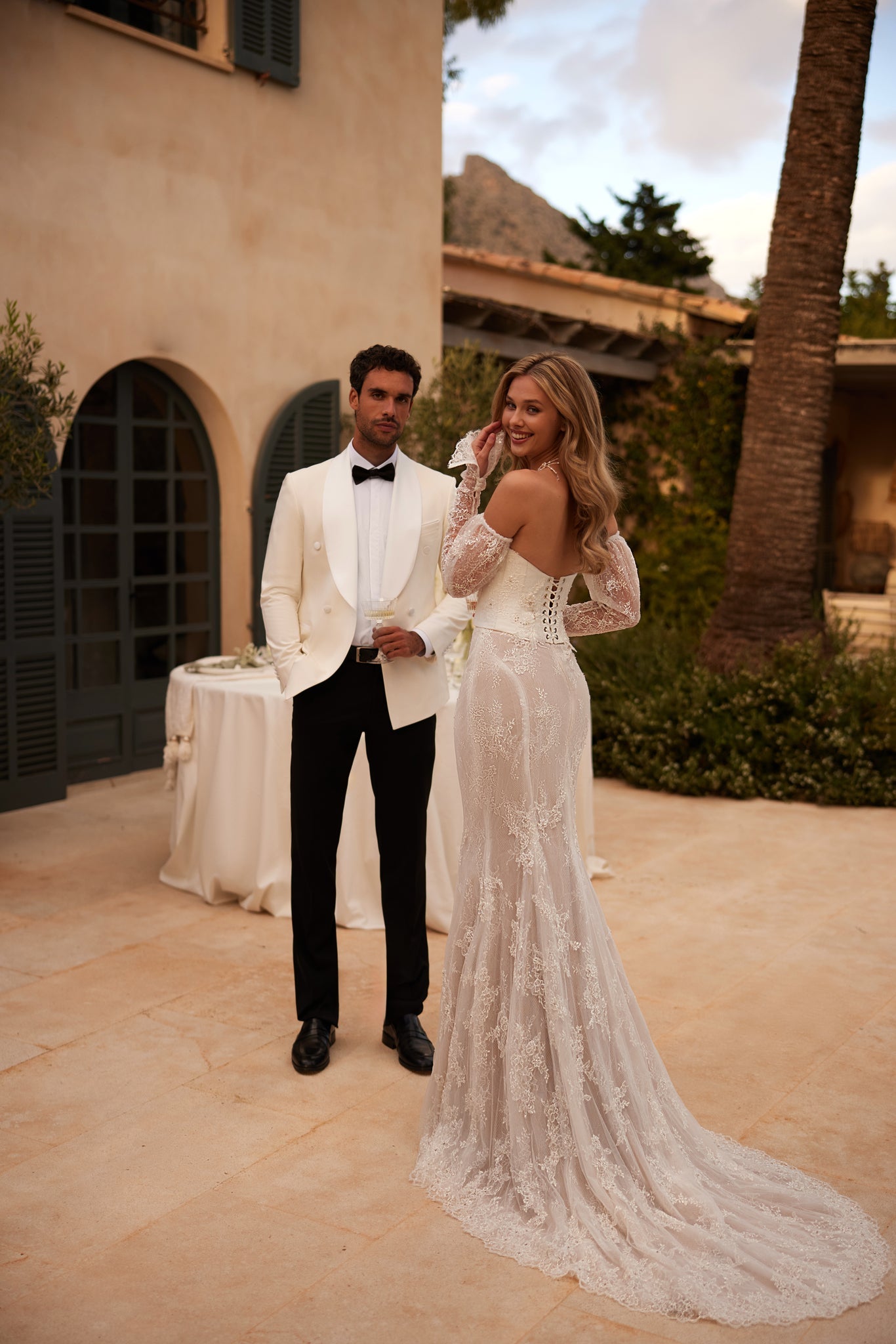 Siren Wedding Dress with Corset and Detachable Sleeves