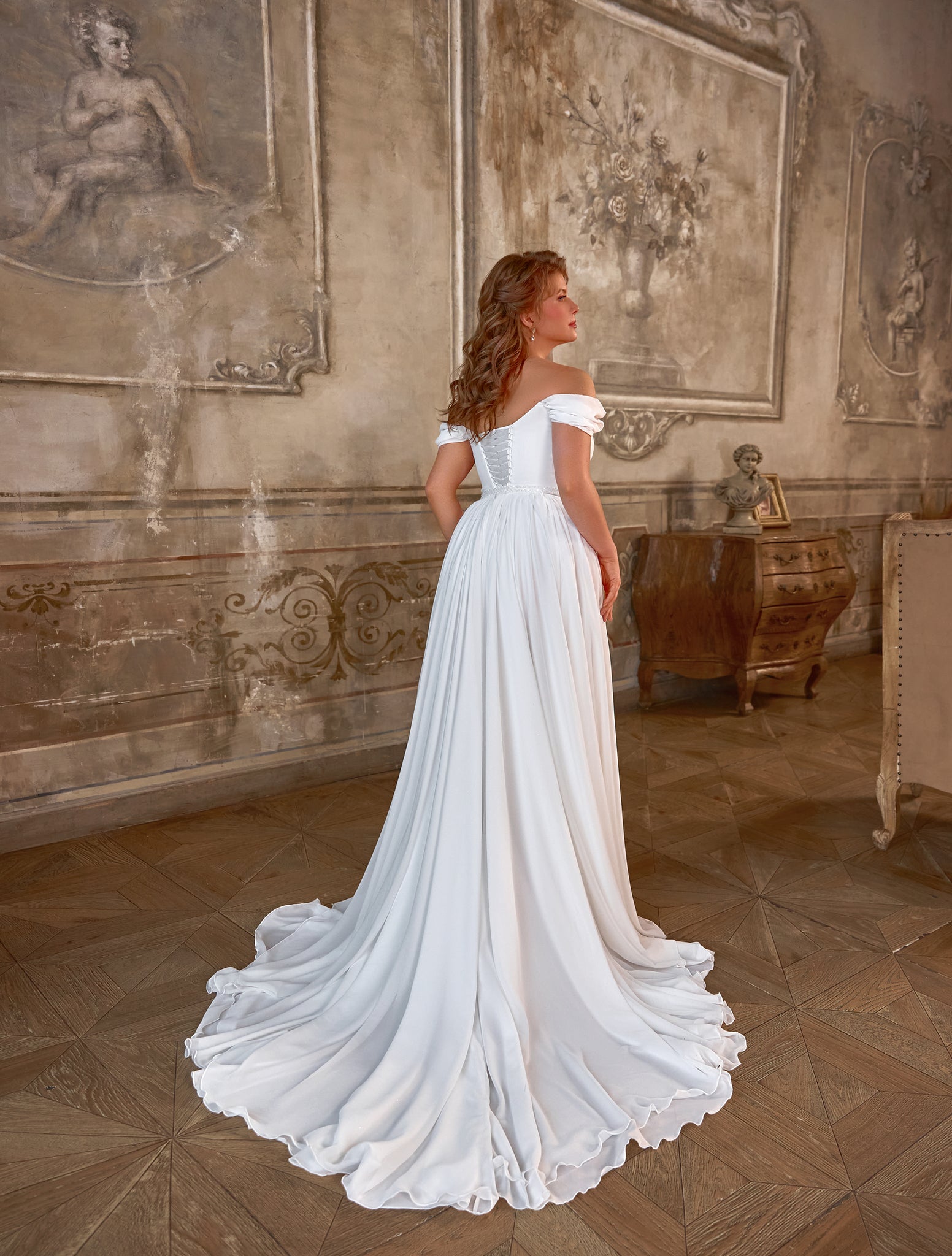 WEDDING DRESS IN CHIFFON WITH WAIST DETAIL