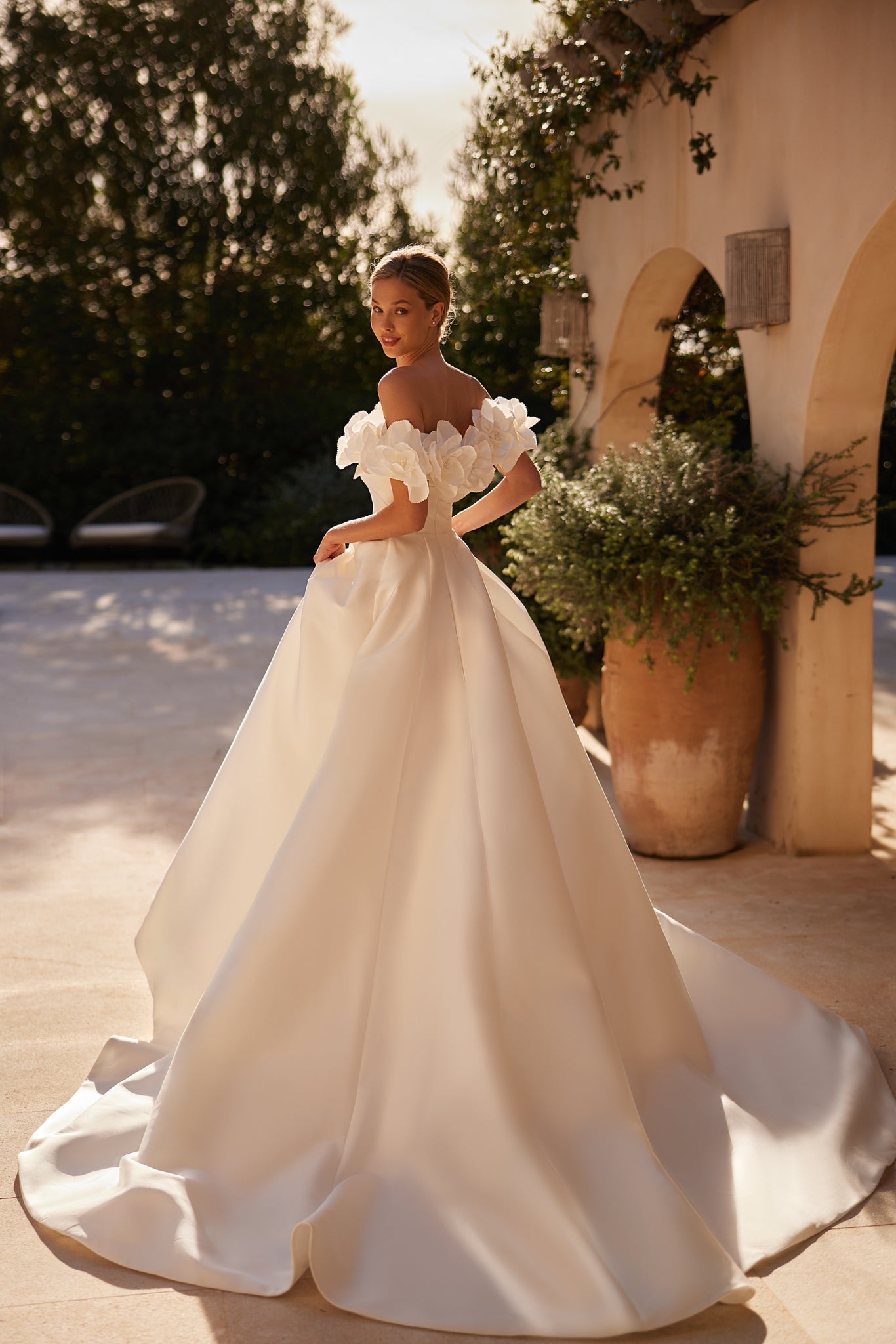 WEDDING DRESS WITH LARGE FLOWERS