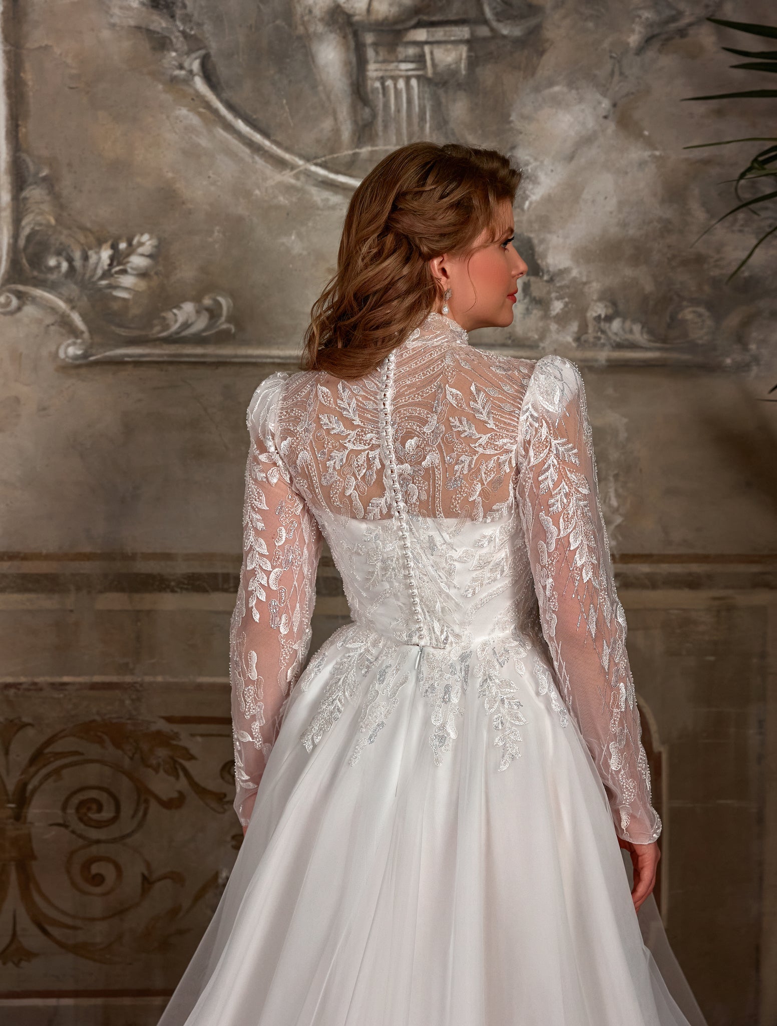 Wedding Dress with Epaulettes on Shoulders for Shaping