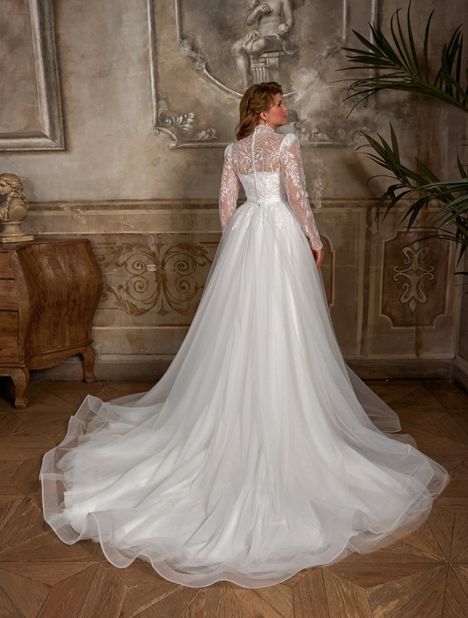 Wedding Dress with Epaulettes on Shoulders for Shaping