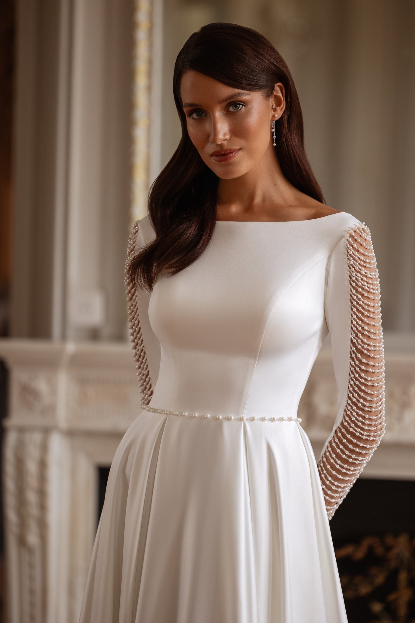 Wedding Dress with Long Sleeves and Accessories