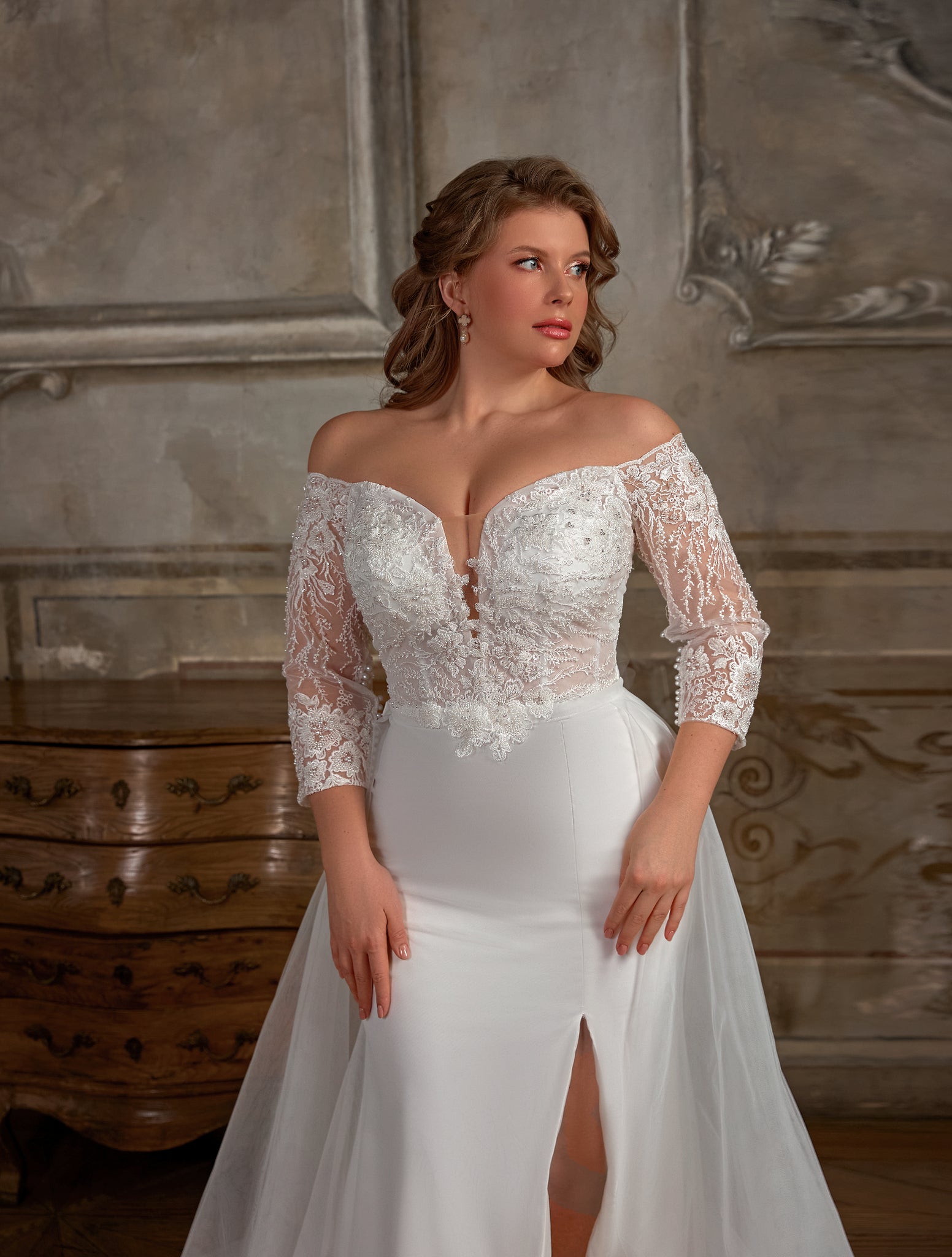 Wedding Dress with Slit and Detachable Train